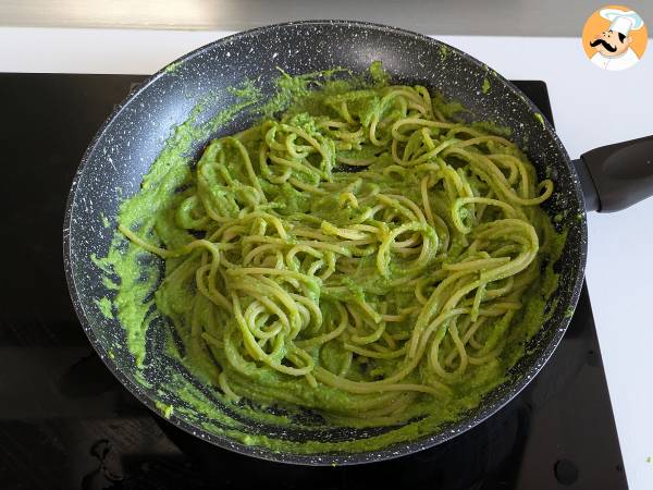 Krämig pasta med broccoli och mandel: en lättlagad och smakrik rätt - Beredning steg 9