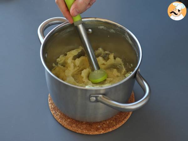 Tart med rökt lax och potatisbotten - Beredning steg 2