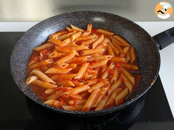 Penne all'arrabbiata: en klassisk italiensk rätt som värmer hjärtat! - Beredning steg 5