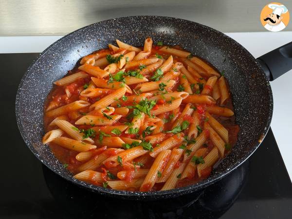 Penne all'arrabbiata: en klassisk italiensk rätt som värmer hjärtat! - Beredning steg 6