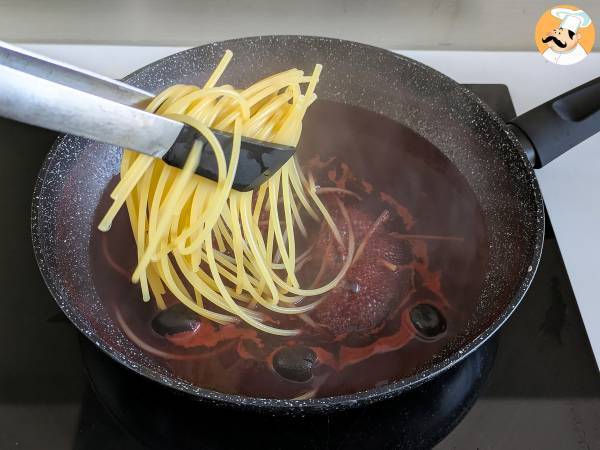 Spaghetti al fuoco di Bacco: rödvinspasta som ger något speciellt till bordet - Beredning steg 3
