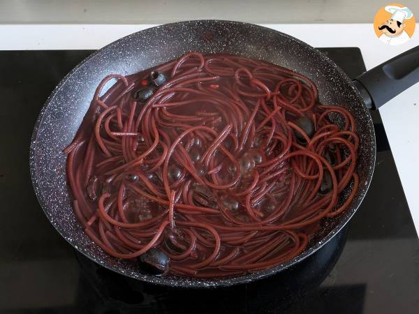 Spaghetti al fuoco di Bacco: rödvinspasta som ger något speciellt till bordet - Beredning steg 4
