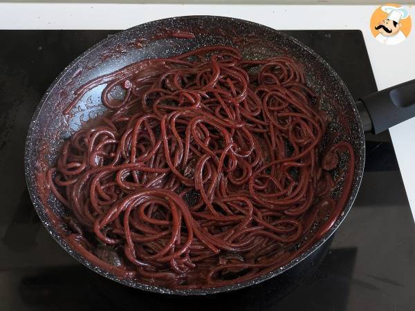 Spaghetti al fuoco di Bacco: rödvinspasta som ger något speciellt till bordet - Beredning steg 6