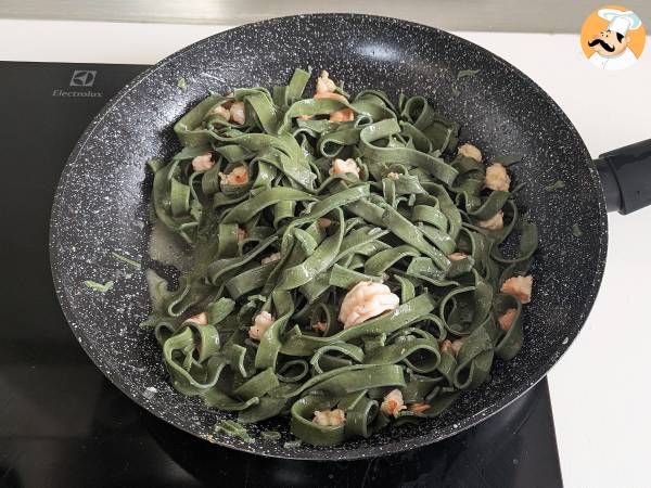 Spirulina-pasta med räkor och citron: en näringsrik förrätt med unik smak - Beredning steg 7