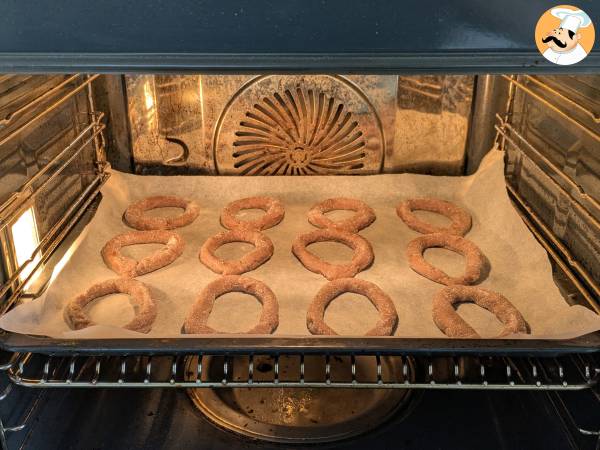 Rödvinsdoughnuts: Mormors recept som alla borde känna till! - Beredning steg 8