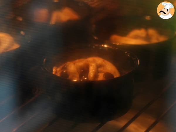 Cruffins, en kombination av en croissant och en muffins, med vaniljsås och choklad - Beredning steg 11