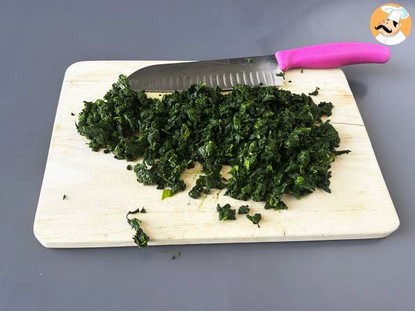 Malfatti med spenat och ricotta, det enkla receptet på hemlagad pasta som inte behöver knådas - Beredning steg 2
