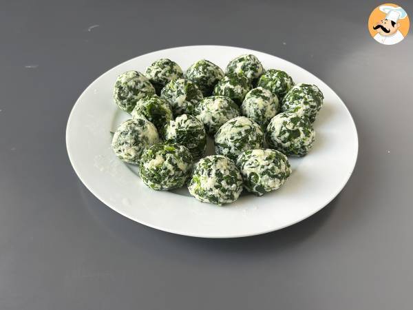 Malfatti med spenat och ricotta, det enkla receptet på hemlagad pasta som inte behöver knådas - Beredning steg 6
