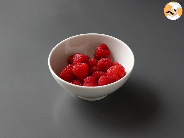 Bitar med hallon, vit choklad och rubinröd choklad i Franui-stil - Beredning steg 1