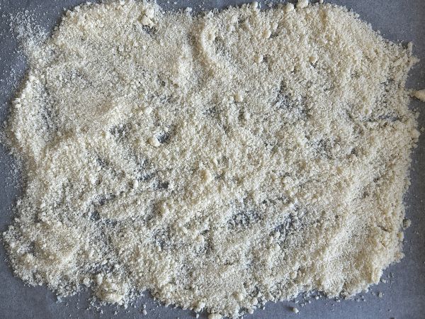 Superkrispiga hemlagade chips med lök och parmesan - Beredning steg 2