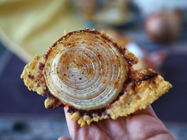 Superkrispiga hemlagade chips med lök och parmesan - Beredning steg 5