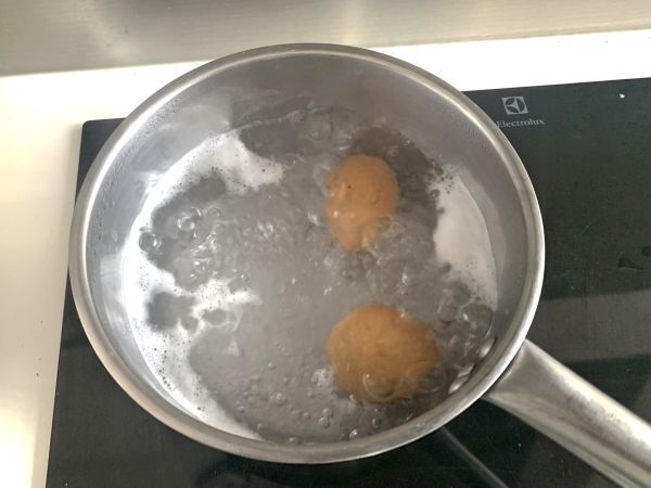 Enkel kall potatiskaka utan bakning med tonfisk och majonnäs - Beredning steg 3