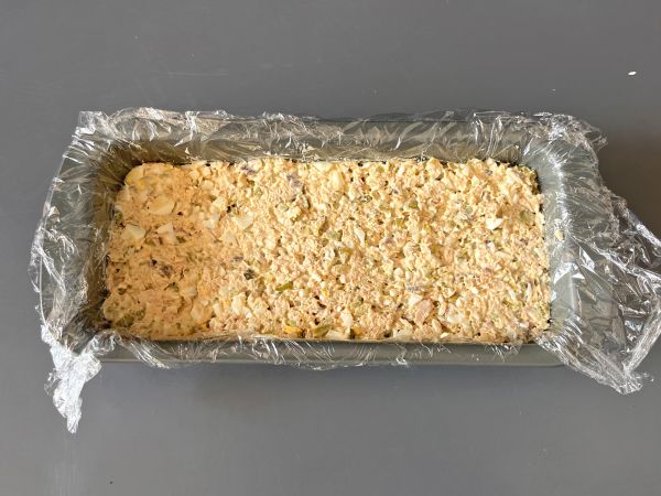 Enkel kall potatiskaka utan bakning med tonfisk och majonnäs - Beredning steg 6