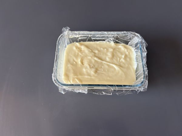 Luftstekt mjölk i en luftfryser. Den traditionella desserten med mindre olja och samma smak som alltid. - Beredning steg 5