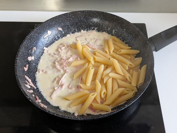 Grädde och skinka pasta: krämig, snabb och oemotståndlig! - Beredning steg 5