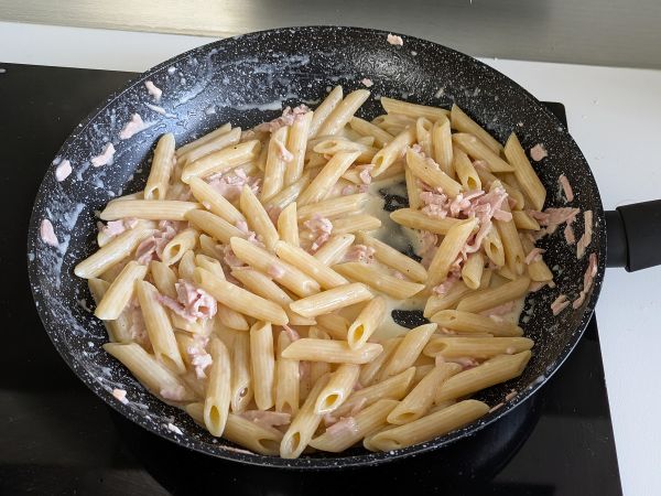 Grädde och skinka pasta: krämig, snabb och oemotståndlig! - Beredning steg 6