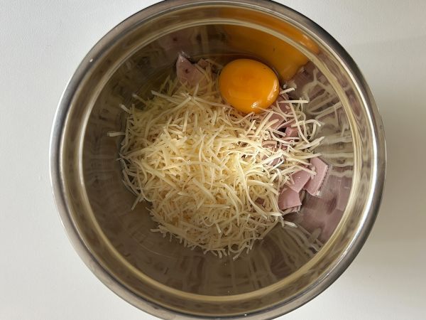Gratin av skinka och ostpasta i airfryer - Beredning steg 1