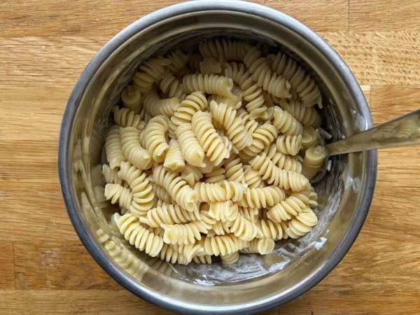 Gratin av skinka och ostpasta i airfryer - Beredning steg 2