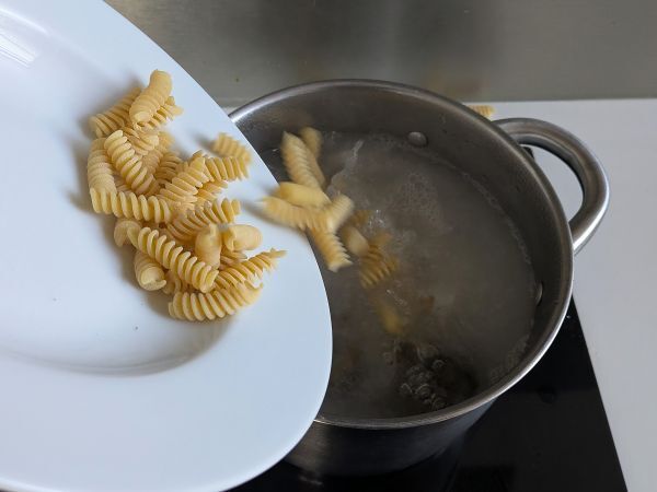 Krämig sparris- och baconpasta: enkelt och gott recept - Beredning steg 6