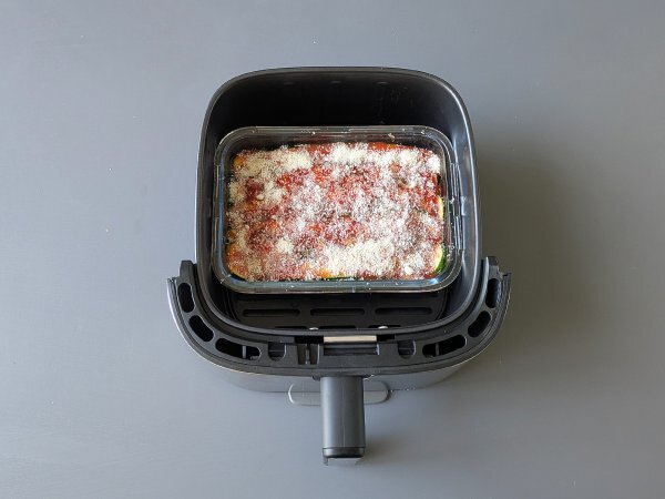 Courgette parmigiana i fritös: snabb, lätt och krispig - Beredning steg 9