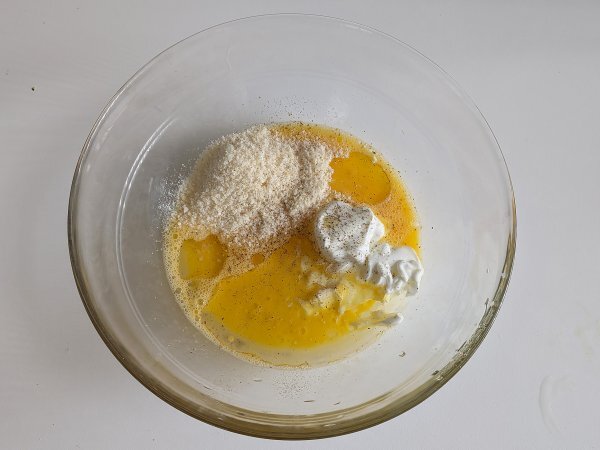 Courgette muffins i luftfryser: det lätta och fluffiga receptet - Beredning steg 2