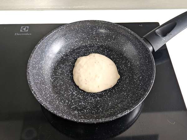 Mjuka veganska pannkakor med linägg: enkelt och äggfritt recept - Beredning steg 6