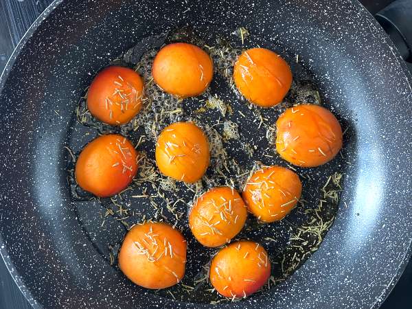 Rostade aprikoser, ruccola och burrata på rostat bröd - Beredning steg 3