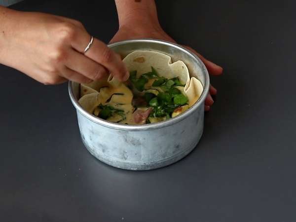 En bakelsefri quiche med tortilla? Det är möjligt! Ett lätt recept som är perfekt för sommaren! - Beredning steg 5