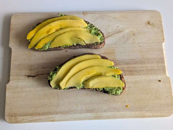 Avokado toast med mango och lime: ett fräscht, snabbt och gott recept - Beredning steg 4