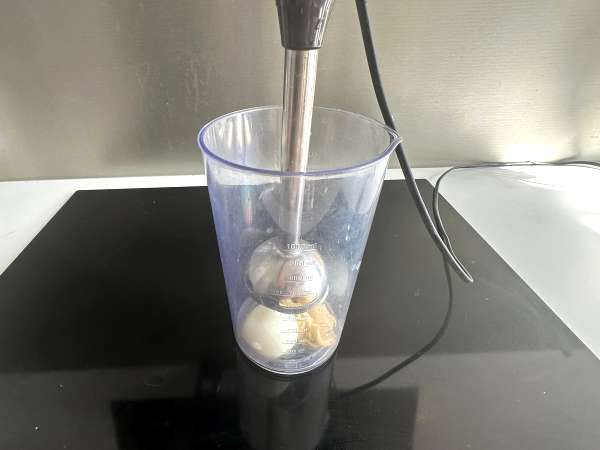 Majonnäs med kokt äggprotein: lätt, välsmakande och oljefri - Beredning steg 2