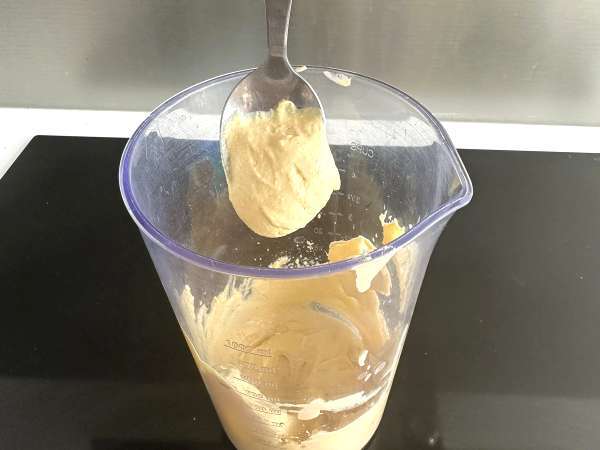 Majonnäs med kokt äggprotein: lätt, välsmakande och oljefri - Beredning steg 3