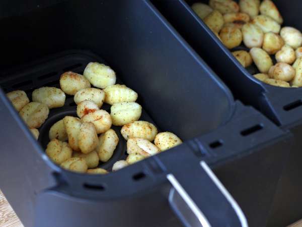 Krispig gnocchisallad, ultratrendig, god och balanserad, perfekt för sommaren! - Beredning steg 2