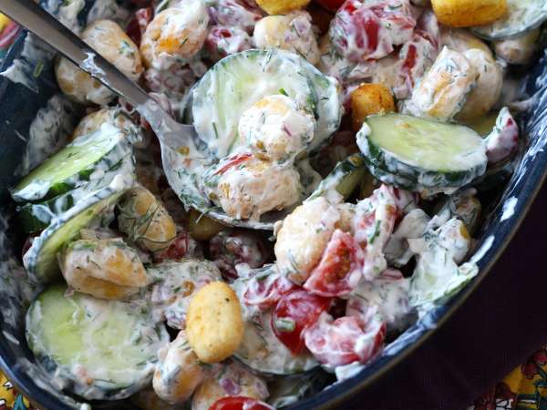 Krispig gnocchisallad, ultratrendig, god och balanserad, perfekt för sommaren! - Beredning steg 8