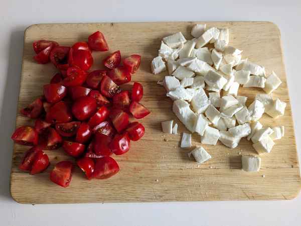 Kall pasta med ruccolapesto, körsbärstomater och mozzarella: det fräscha och snabba sommarreceptet - Beredning steg 5