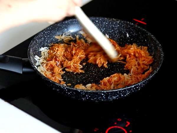 Omelett med krispigt ris och sojabönor, en kryddig måltid som går snabbt och är avfallsfri! - Beredning steg 3