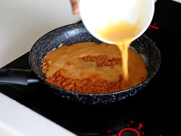 Omelett med krispigt ris och sojabönor, en kryddig måltid som går snabbt och är avfallsfri! - Beredning steg 4