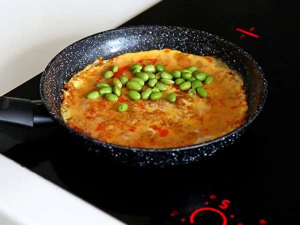 Omelett med krispigt ris och sojabönor, en kryddig måltid som går snabbt och är avfallsfri! - Beredning steg 6