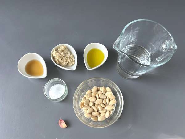 Andalusisk Ajoblanco: den kalla soppa du alltid vill ha på sommaren - Beredning steg 1