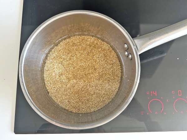 Quinoasallad med smak av tabbouleh: Uppfriskande och till och med hälsosammare - Beredning steg 1