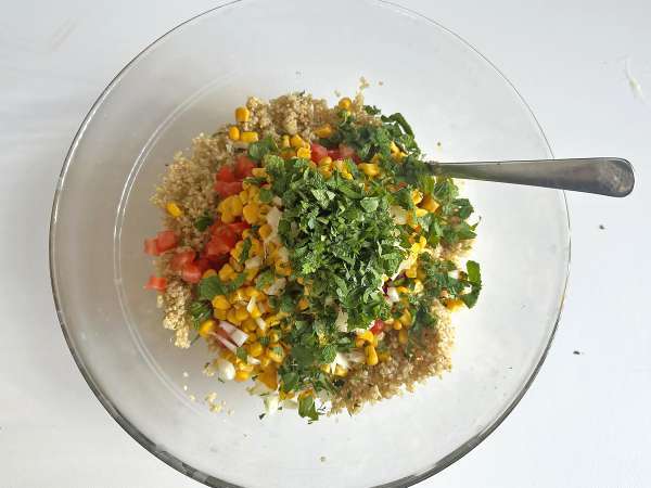 Quinoasallad med smak av tabbouleh: Uppfriskande och till och med hälsosammare - Beredning steg 4