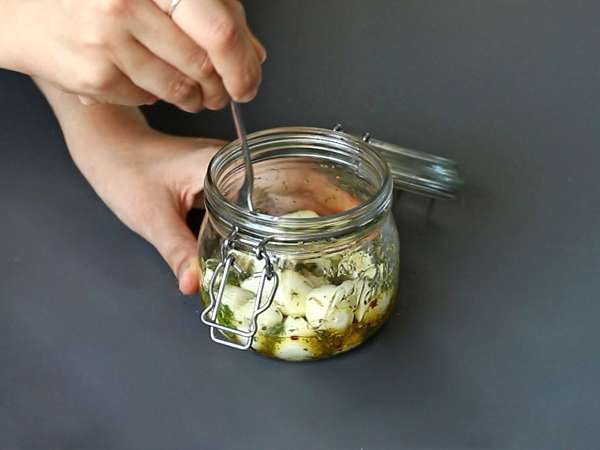 Marinerade mozzarellabollar till aperitif eller sallad! - Beredning steg 3