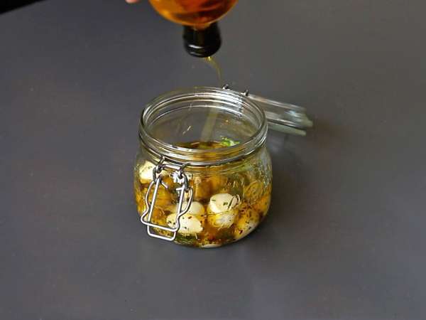 Marinerade mozzarellabollar till aperitif eller sallad! - Beredning steg 4