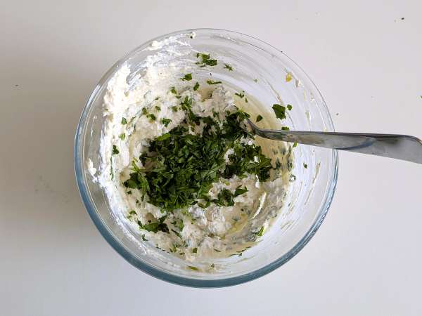 Tortelloni di bresaola fylld med rucola och ricottaost: välsmakande och klar på 10 minuter! - Beredning steg 3