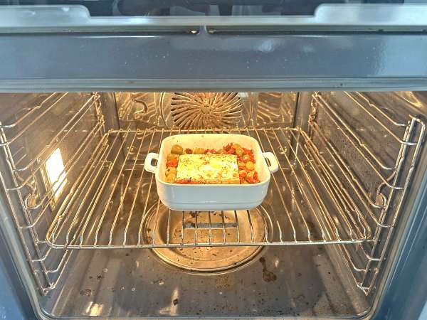 Bakad fetaost med torkade tomater och oliver - Beredning steg 4