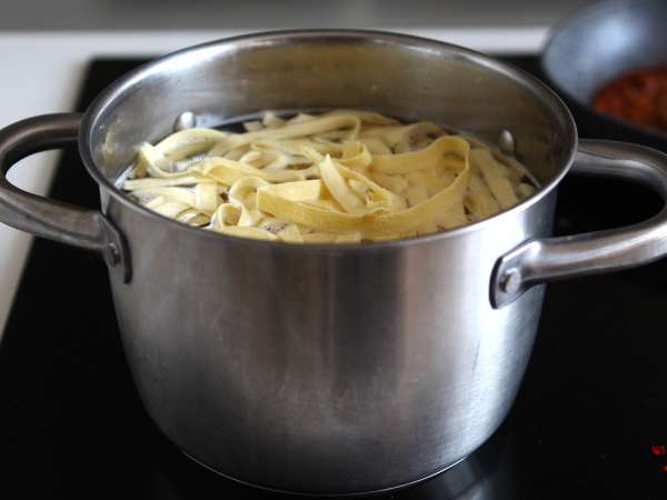 Pasta med bolognesesås - tagliatelle al ragù alla bolognese - Beredning steg 7