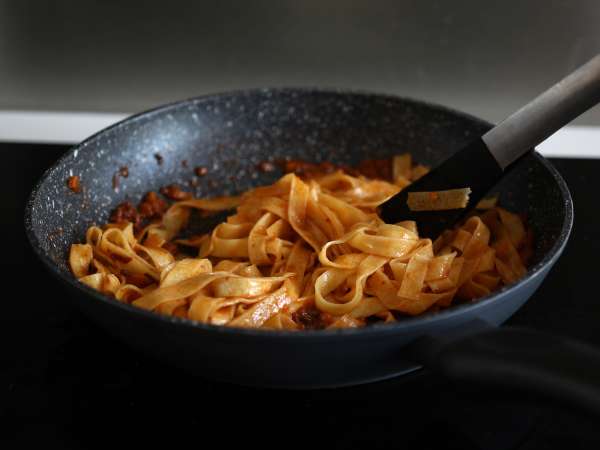 Pasta med bolognesesås - tagliatelle al ragù alla bolognese - Beredning steg 8