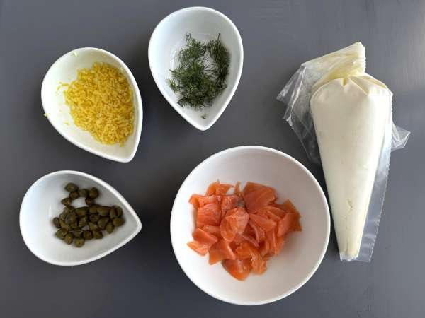 Aperitifspread med rökt lax - Beredning steg 1