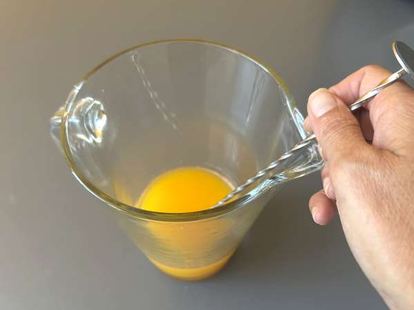 Agua de Valencia, en medelhavscocktail med cava och apelsin som du kan göra hemma. - Beredning steg 3