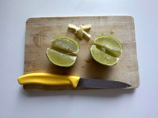 Lemon Caipirinha: den brasilianska drinken som är lätt att göra utan en cocktailshaker - Beredning steg 1