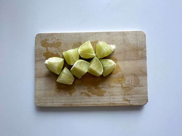 Lemon Caipirinha: den brasilianska drinken som är lätt att göra utan en cocktailshaker - Beredning steg 2
